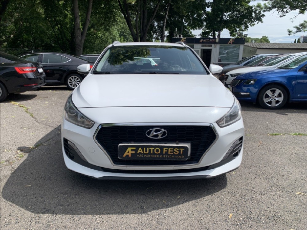 Hyundai i30 1,6 CRDi 1.MAJ., ČR, SERVISKA