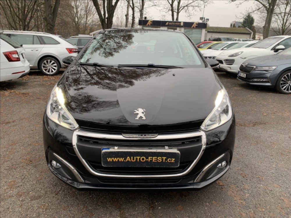 Peugeot 208 1,2 i  1.MAJITEL, ČR, SERVISKA